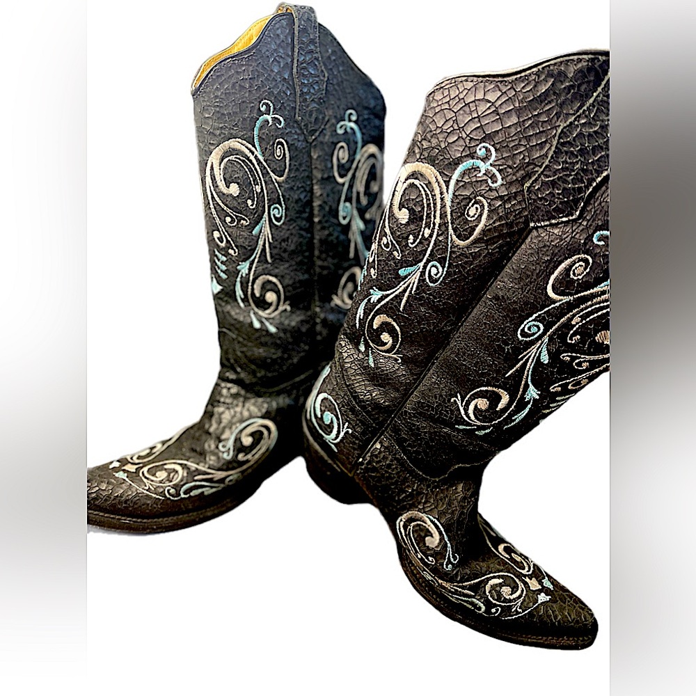 Woman’s circle G cowboy boots!